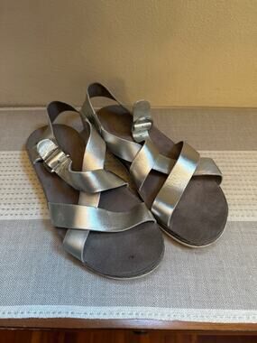 Chaco Wayfarer Metallic Silver Leather Sandals Size 7